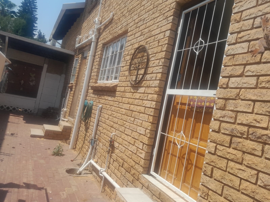 5 Bedroom Property for Sale in Heuwelsig North West